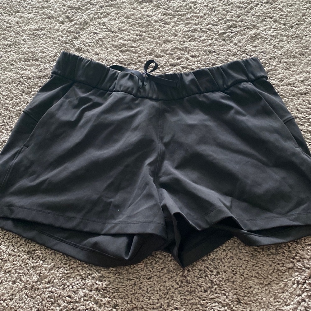Lululemon ON THE FLY shorts